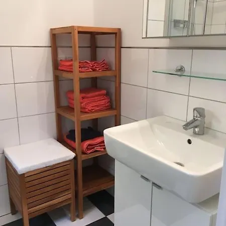 Einzimmerapartment Mit Kostenlosem Parkplatz *